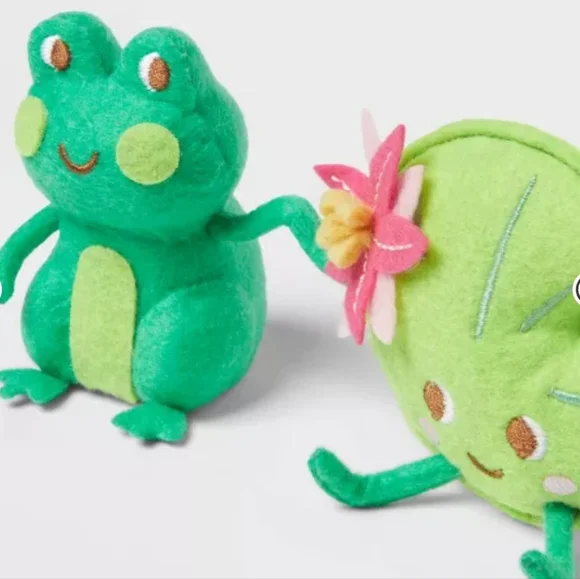 Felt Frog and Lilypad Duo Easter Figurine - Spritz™ 2025 - Picture 2 of 3